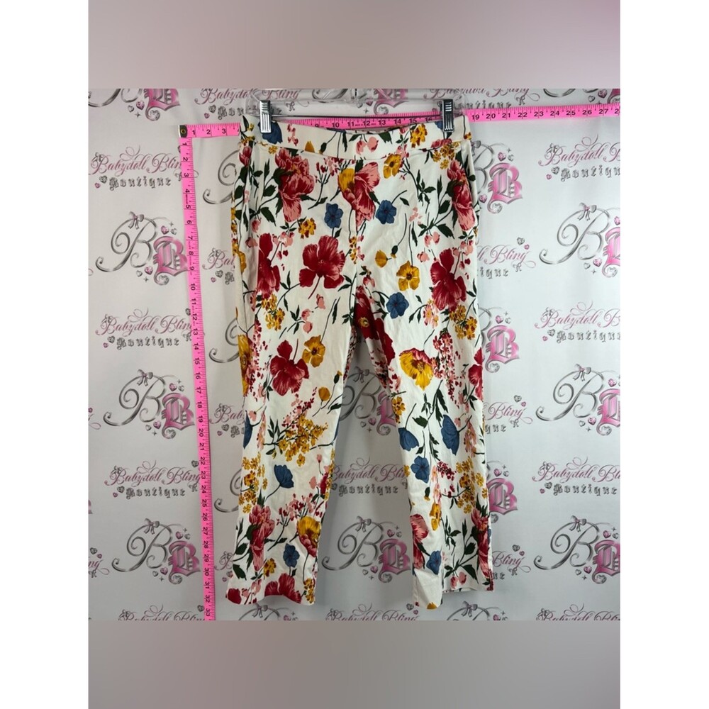 Jules & Leopold White Floral Capri Leggings with Red, Yellow, and Blue Flowers